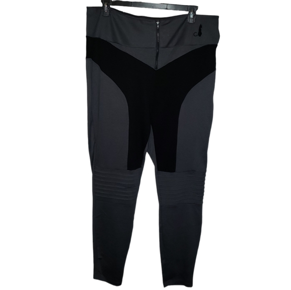 DC Comics Her Universe The Batman Catwoman Cosplay Leggings Plus Size 2 - Picture 3 of 16